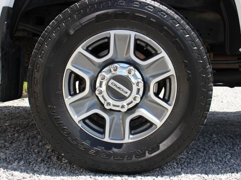 Used 2025 Ford F250 4x4 Crew Cab Super Duty image 15