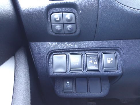 Used 2017 Nissan Leaf S image 25