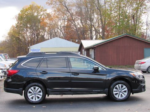 Used 2017 Subaru Outback 2.5i Premium image 13