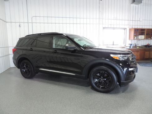Used 2023 Ford Explorer 4WD XLT image 12