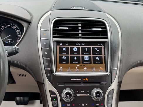 Used 2017 Lincoln MKX Select image 22