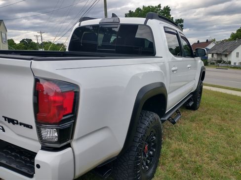 Used 2019 Toyota Tacoma TRD Pro AWD/4WD image 2