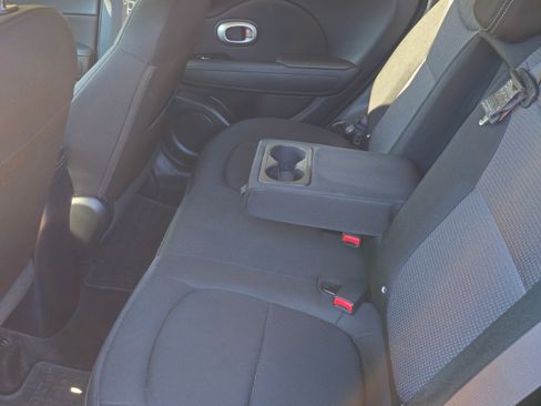 Used 2017 Kia Soul + image 17