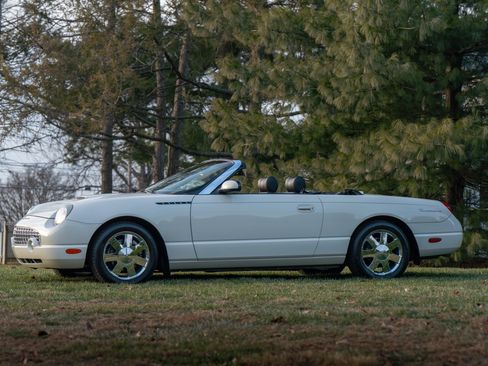 Used 2003 Ford Thunderbird image 41