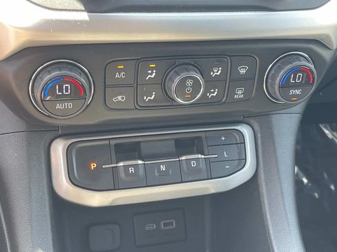Used 2021 GMC Acadia SLE FWD image 31