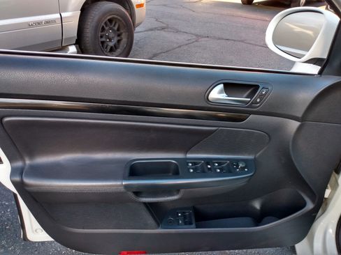 Used 2010 Volkswagen Jetta image 11