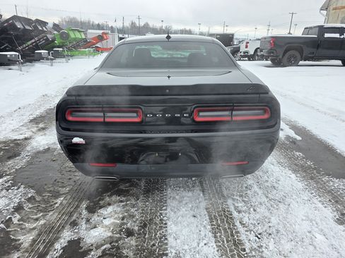 Used 2019 Dodge Challenger SXT image 6