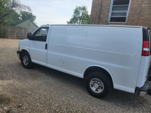 Used 2020 Chevrolet Express 2500 image 4