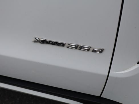 Used 2017 BMW X5 xDrive35d image 11