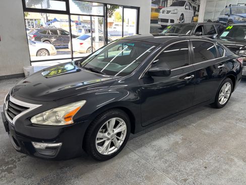 Used 2013 Nissan Altima 2.5 SV image 1