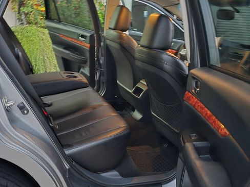 Used 2011 Subaru Outback 2.5i Limited image 22