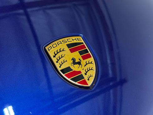 Used 2025 Porsche Macan AWD/4WD image 16