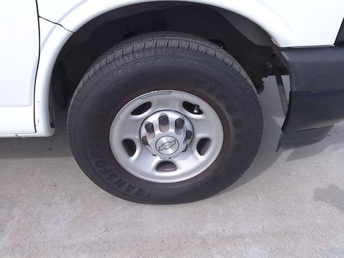 Used 2019 Chevrolet Express 2500 image 28