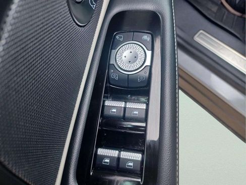 Used 2024 Lincoln Nautilus AWD Premier image 17