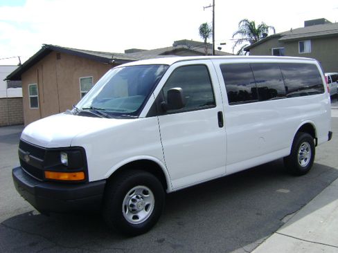 Used 2010 Chevrolet Express 3500 LS image 4