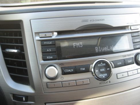 Used 2011 Subaru Outback 2.5i Limited AWD/4WD image 11