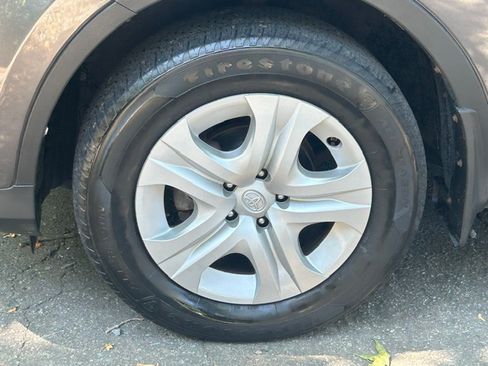 Used 2015 Toyota RAV4 AWD LE image 27