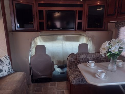 Used 2011 Ford E-450 and Econoline 450 image 22