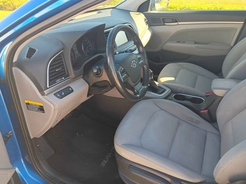 Used 2017 Hyundai Elantra SE image 10