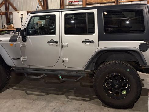 Used 2012 Jeep Wrangler 4WD Unlimited Rubicon image 6