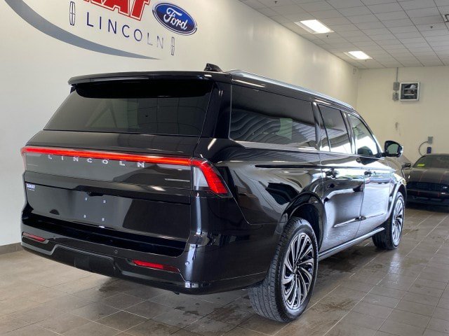 Used 2026 Lincoln Navigator L Black Label AWD/4WD image 10