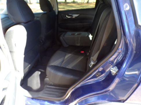 Used 2020 Nissan Rogue SV image 9