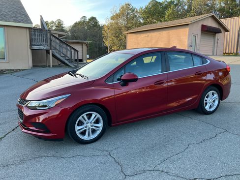 Used 2018 Chevrolet Cruze LT image 1