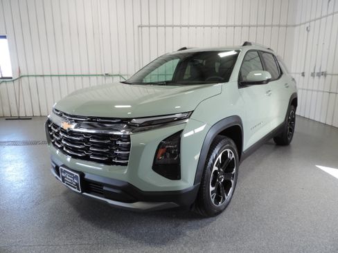 Used 2025 Chevrolet Equinox AWD LT w/ 2LT image 1