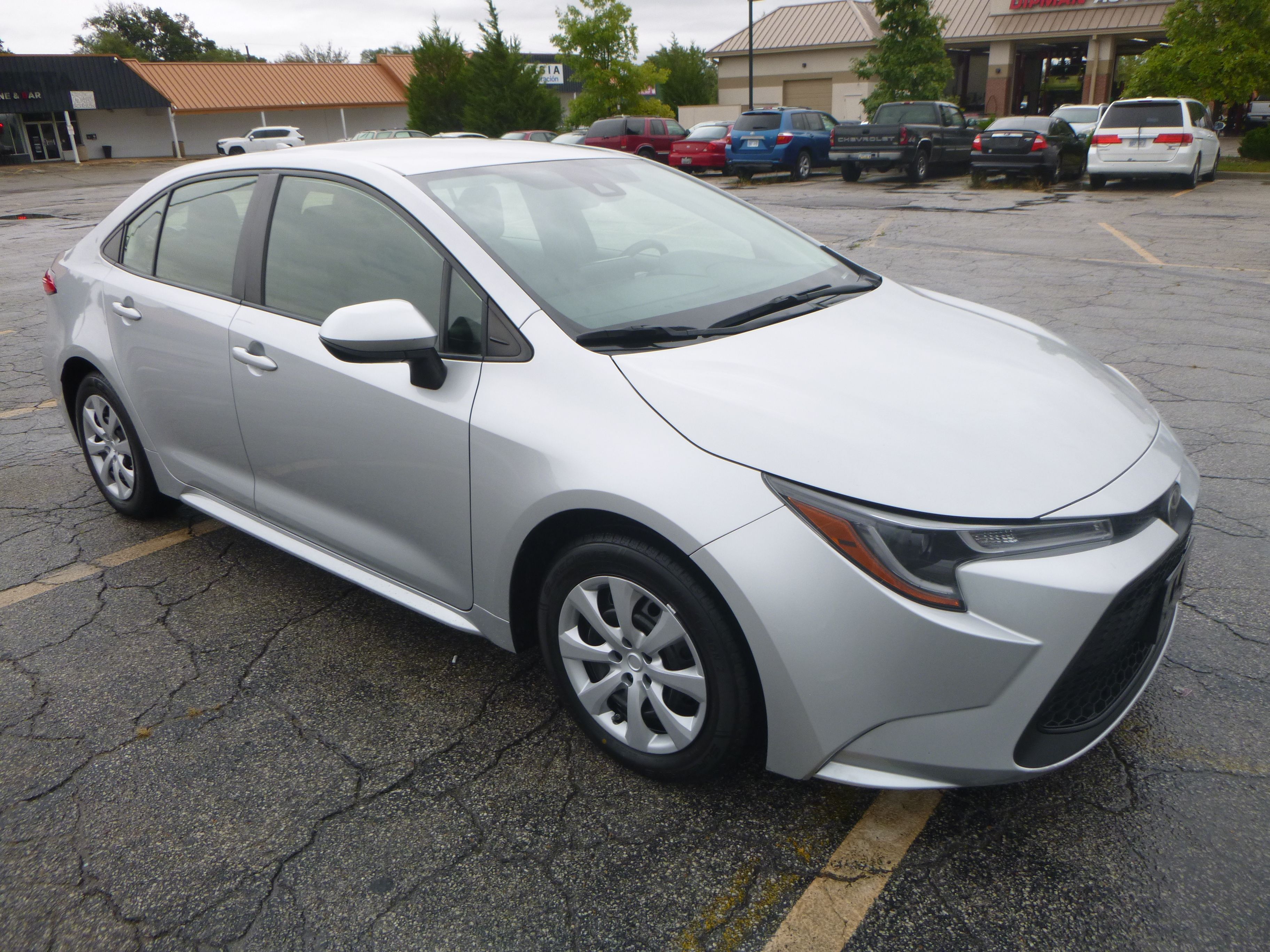 Used 2022 Toyota Corolla LE Sedan FWD image 4