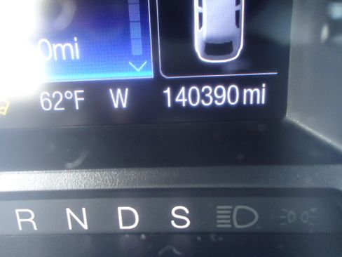 Used 2015 Ford Fusion SE FWD image 4