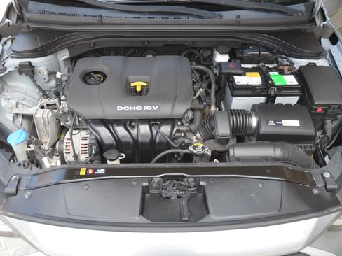 Used 2017 Hyundai Elantra SE FWD image 19