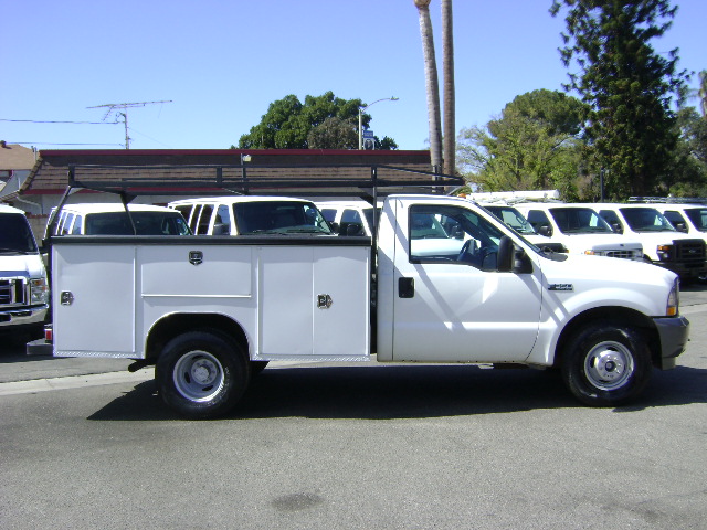 Used 2004 Ford F350 2WD Regular Cab DRW Super Duty image 2