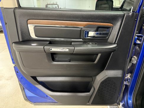 Used 2015 RAM 1500 4x4 Crew Cab Laramie image 25