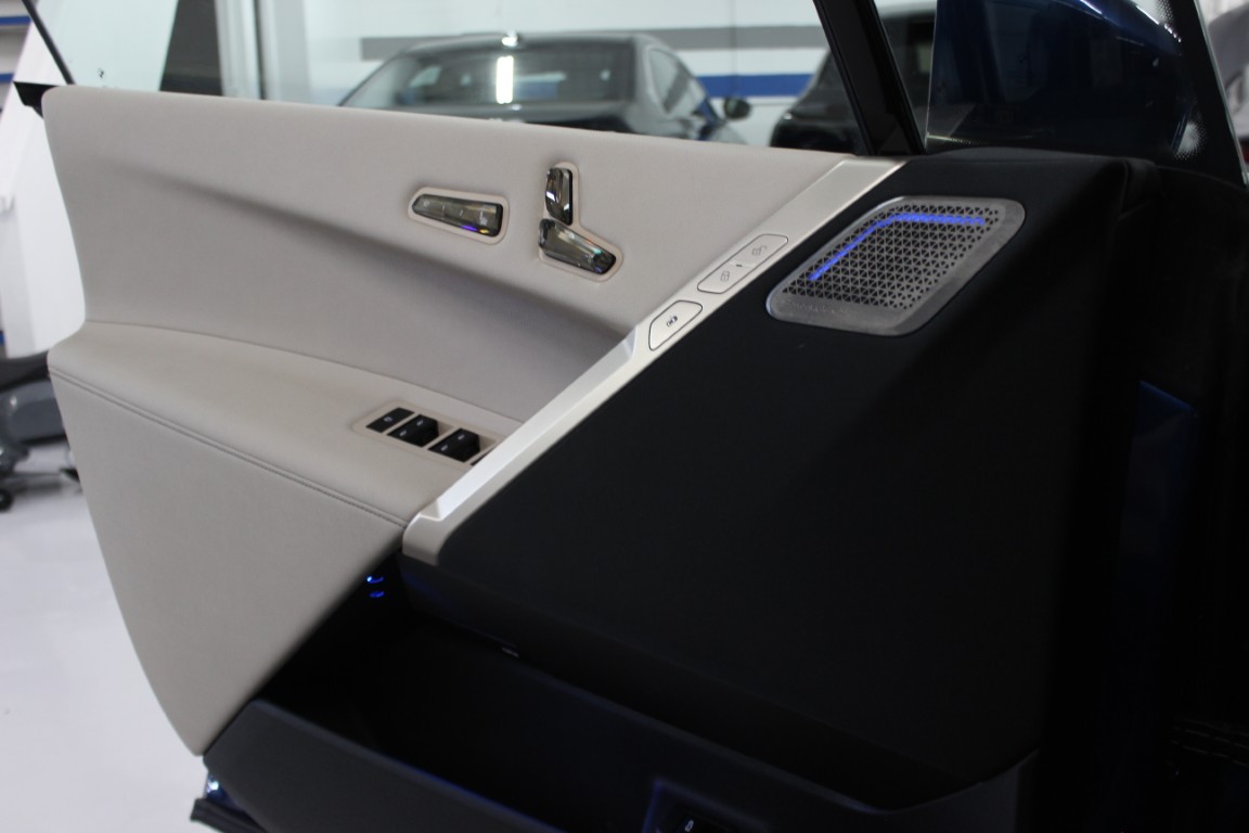 Used 2024 BMW iX M60 AWD/4WD image 25