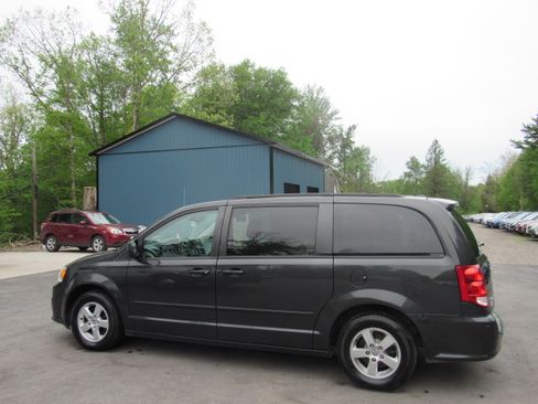 Used 2012 Dodge Grand Caravan SXT FWD image 3