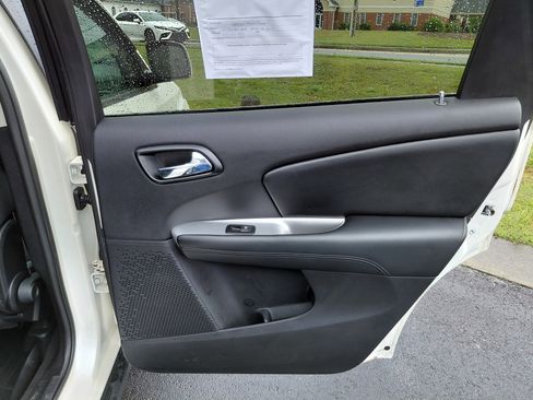 Used 2015 Dodge Journey SXT image 20