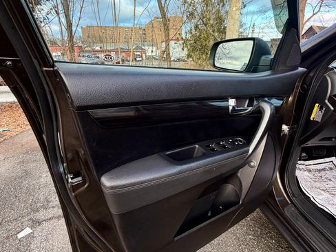 Used 2011 Kia Sorento EX image 9