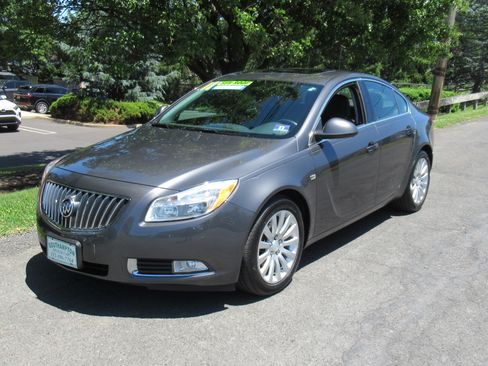 Used 2011 Buick Regal CXL FWD image 2