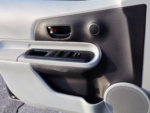 Used 2013 Toyota Prius C One image 18