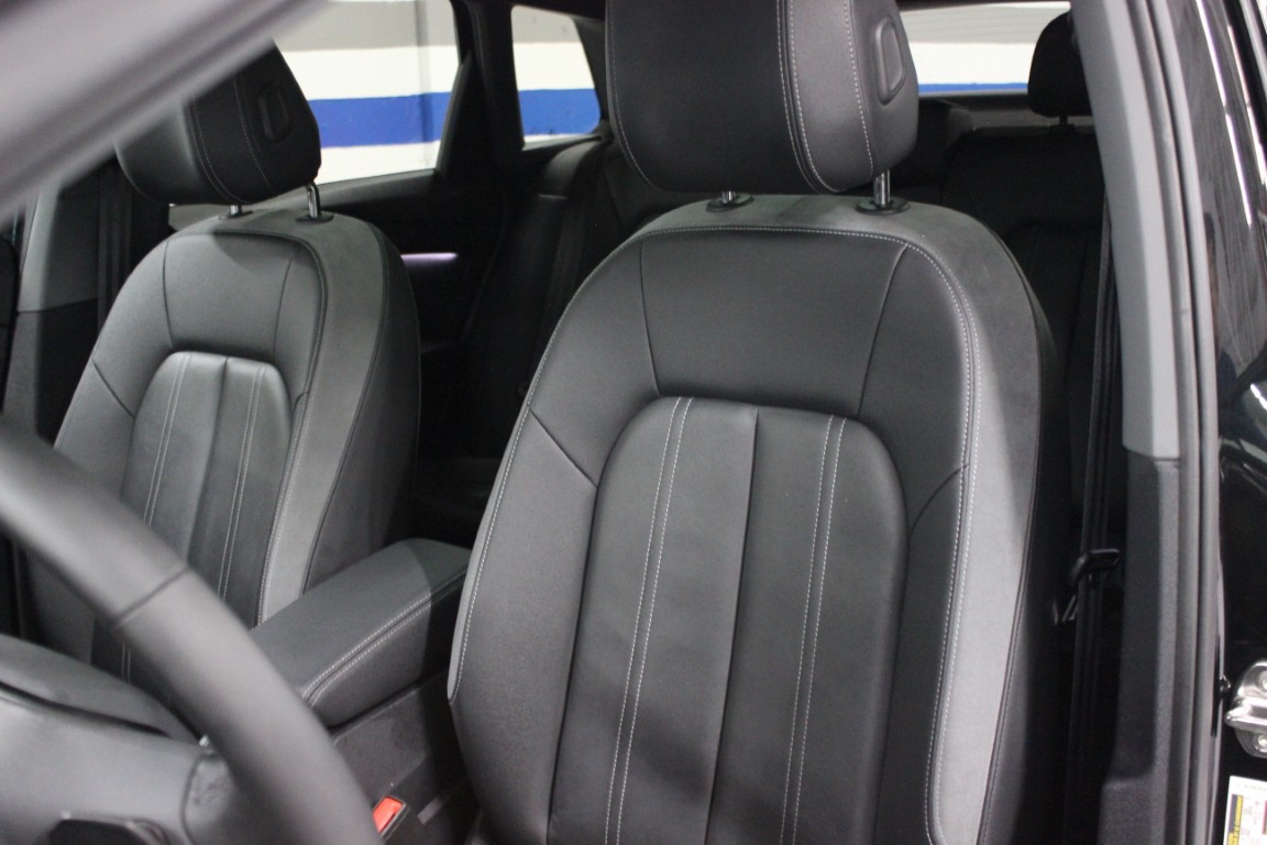 Used 2025 Audi Q4 e-tron Premium RWD image 33