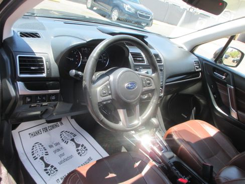 Used 2017 Subaru Forester 2.5i Touring AWD/4WD image 11