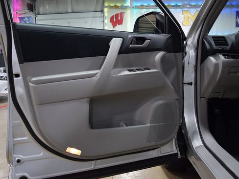 Used 2013 Toyota Highlander SE image 31