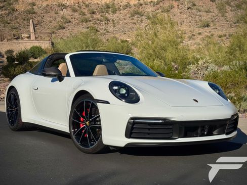 Used 2021 Porsche 911 Targa 4S image 2