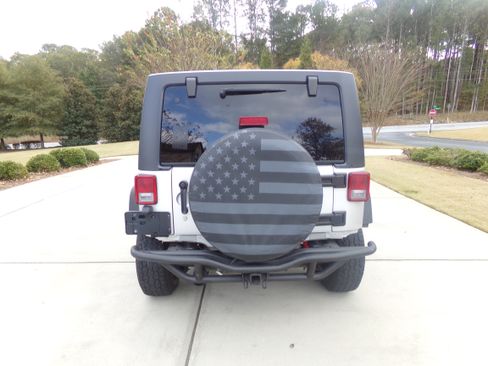 Used 2012 Jeep Wrangler Unlimited Sport image 4