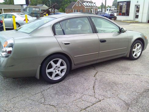 Used 2003 Nissan Altima 3.5 SE image 3