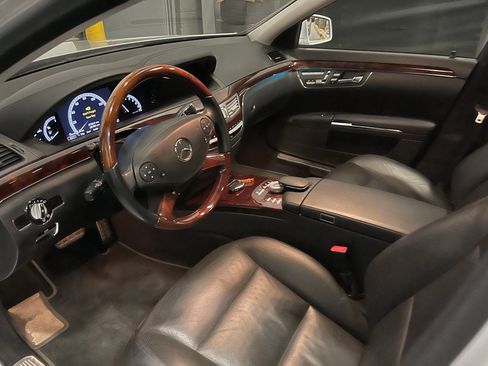 Used 2011 Mercedes-Benz S 550 4MATIC image 8