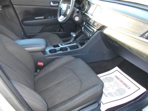 Used 2020 Kia Optima LX image 9