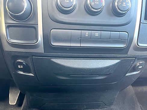 Used 2017 RAM 1500 SLT image 31