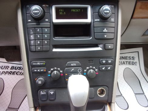 Used 2004 Volvo XC90 2.5T image 11