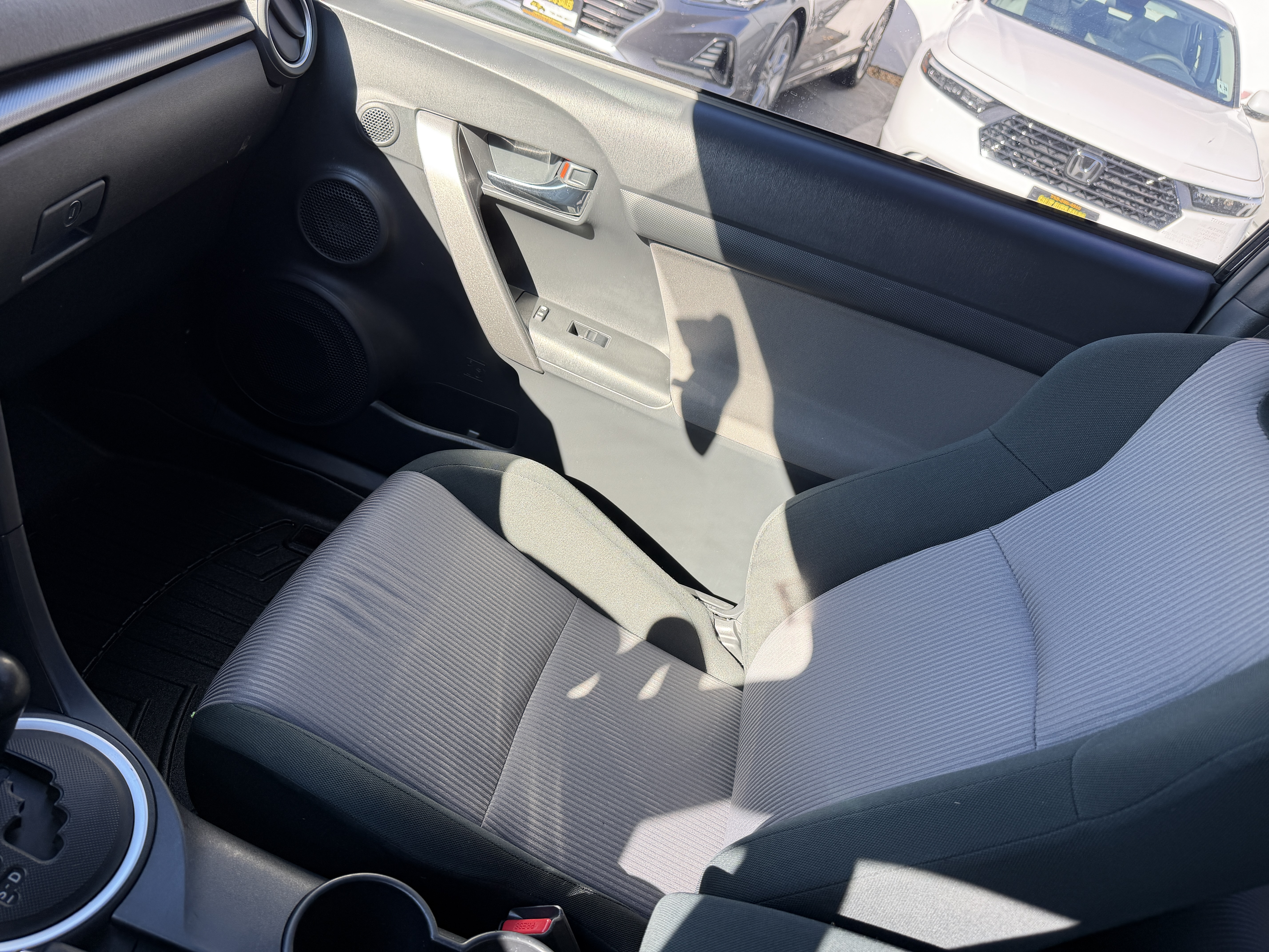 Used 2016 Scion tC UNAVAIL FWD image 9